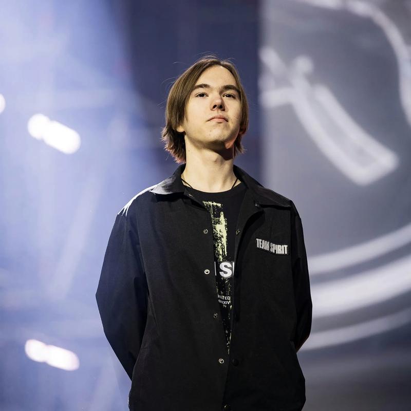 xiaocaobao 的 Vampire 爆炸性伤害 LANGX 的石人设置了一道墙，SG消灭了 Big Green Mood